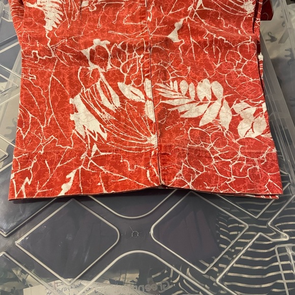 Chico’s capri pants with pockets. Deep coral/white tropical pattern. Size 3 - Picture 8 of 8